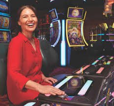 Người chơi Việt Nam trải nghiệm slot online trên điện thoại tại f8bet com